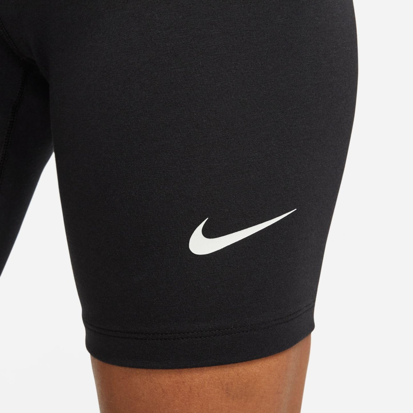 Nike Sportswear Classics Women's High-Waisted 8'' Biker Shorts, Size M